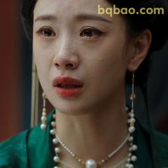 薛芳菲眼含泪光委屈