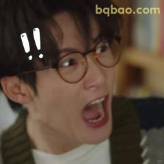 震惊！眼镜男张嘴瞪眼