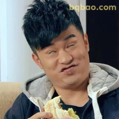 曾小贤吃汉堡歪嘴笑