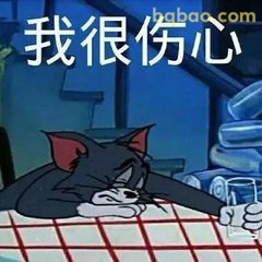 汤姆很伤心趴在桌上