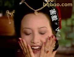 害羞捂脸笑