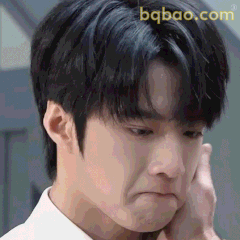 刘耀文皱眉思考中