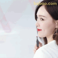 唐嫣侧脸微笑回眸