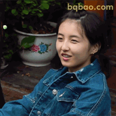 张子枫笑眼弯弯超可爱