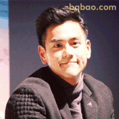 彭于晏微笑点头