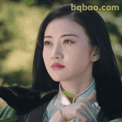 景甜侧目凝思表情