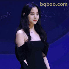 欧阳娜娜优雅侧身微笑