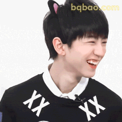 王俊凯戴猫耳笑出声