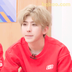 蔡徐坤歪头思考表情