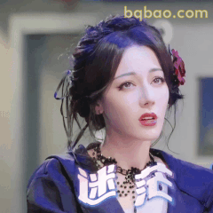 迪丽热巴惊讶捂嘴