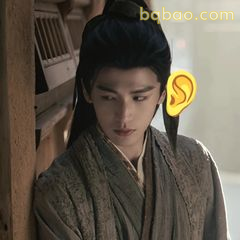 古装男子竖耳偷听