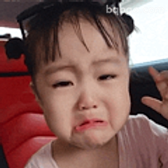 委屈巴巴小哭包