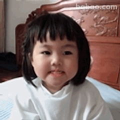 萌娃歪嘴笑